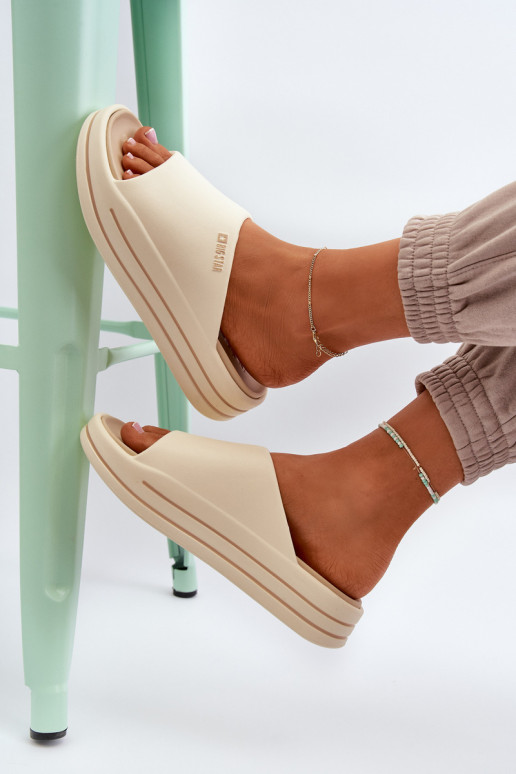 Pantoufles pour femmes avec une plateforme Big Star NN274A034 beige Pantoufles pour femmes avec une plateforme Big Star NN274A034 beige