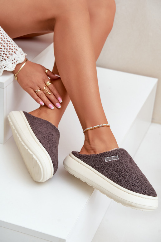 Chaussons doublés à semelle épaisse... Chaussons doublés à semelle épaisse...