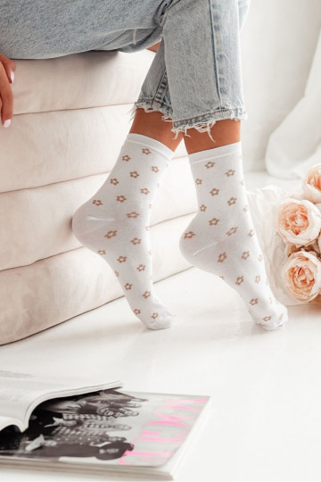 Chaussettes Féminin DANS Drobne avec des motifs florauxuszki couleur blanche