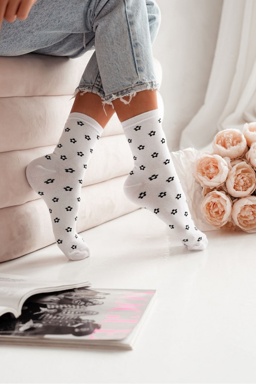 Chaussettes Féminin DANS Drobne avec des motifs florauxuszki couleur blanche