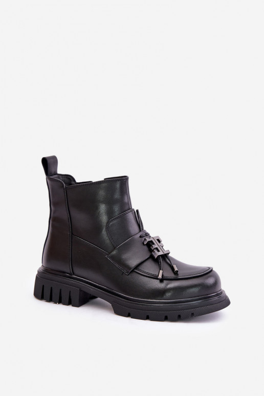 Bottines en cuir avec ornements... Bottines en cuir avec ornements...