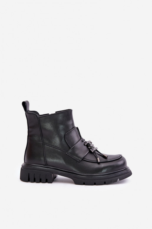 Bottines en cuir avec ornements... Bottines en cuir avec ornements...