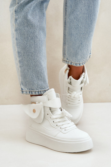 Grand Chaussures modèle baskets avec supplément avec une plateforme couleur blanche Saramis