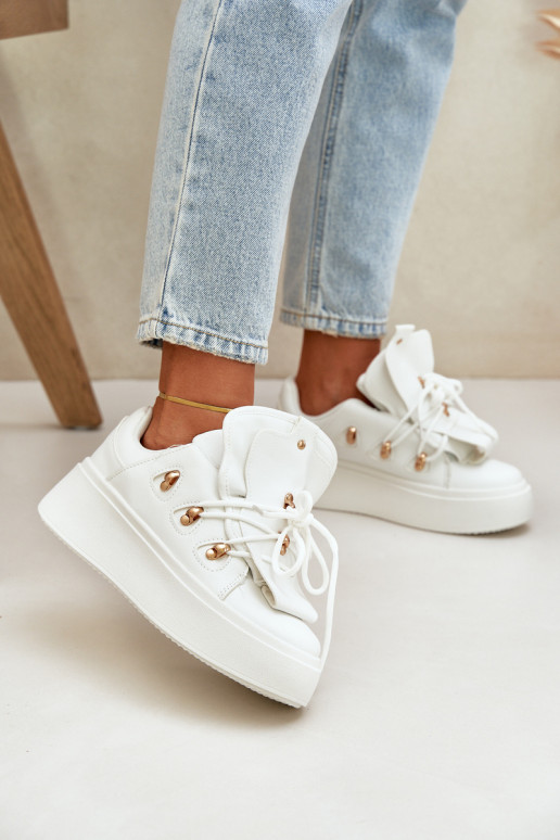 Chaussures modèle baskets Féminin avec une plateforme couleur blanche Dolistana Chaussures modèle baskets Féminin avec une plateforme couleur blanche Dolistana