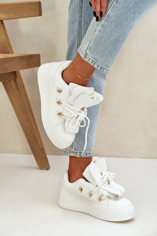 Chaussures modèle baskets Féminin avec une plateforme couleur blanche Dolistana Chaussures modèle baskets Féminin avec une plateforme couleur blanche Dolistana