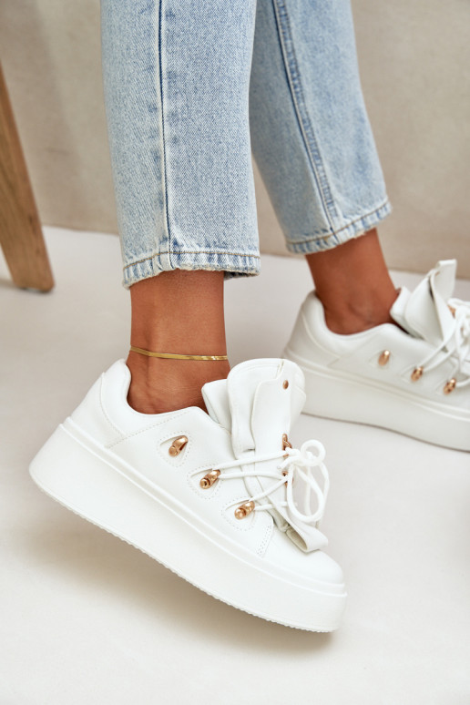 Chaussures modèle baskets Féminin avec une plateforme couleur blanche Dolistana Chaussures modèle baskets Féminin avec une plateforme couleur blanche Dolistana