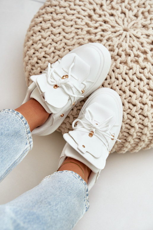 Chaussures modèle baskets Féminin avec une plateforme couleur blanche Dolistana Chaussures modèle baskets Féminin avec une plateforme couleur blanche Dolistana