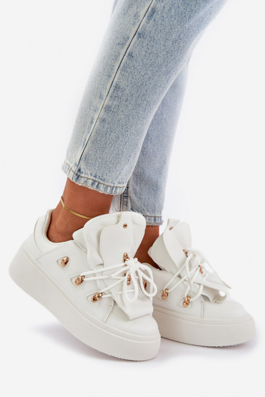 Chaussures modèle baskets Féminin avec une plateforme couleur blanche Dolistana Chaussures modèle baskets Féminin avec une plateforme couleur blanche Dolistana