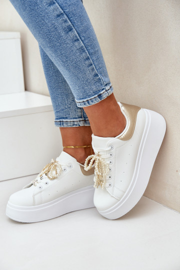 Chaussures modèle baskets Féminin avec une plateforme avec de beaux détails Blanc-couleur dorée Lerissna 2