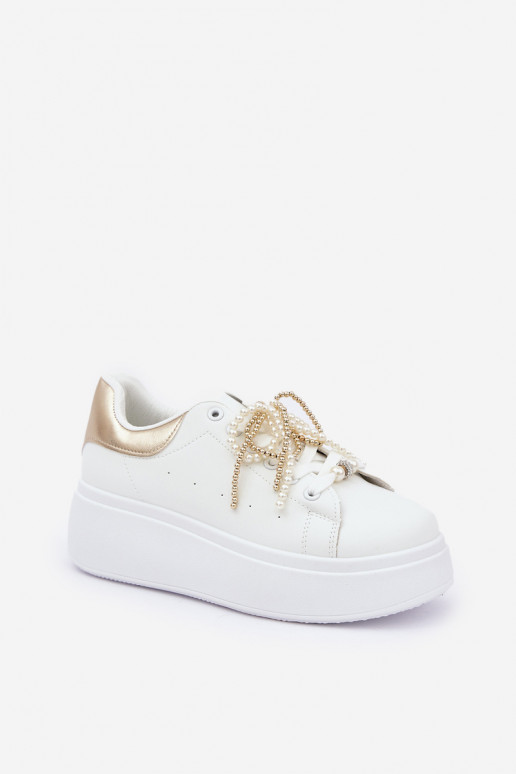 Chaussures modèle baskets Féminin avec une plateforme avec de beaux détails Blanc-couleur dorée Lerissna
