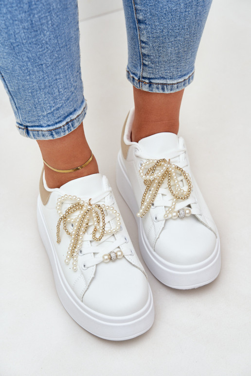 Chaussures modèle baskets Féminin avec une plateforme avec de beaux détails Blanc-couleur dorée Lerissna