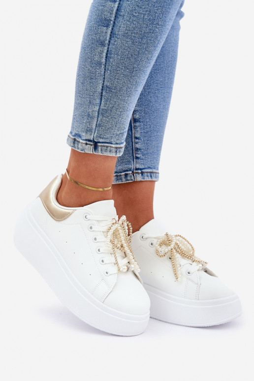 Chaussures modèle baskets Féminin avec une plateforme avec de beaux détails Blanc-couleur dorée Lerissna