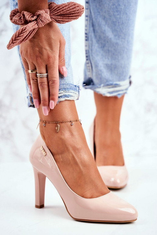 Chaussures Féminin Sergio Leone avec effet vernis avec des talons beige Campbell