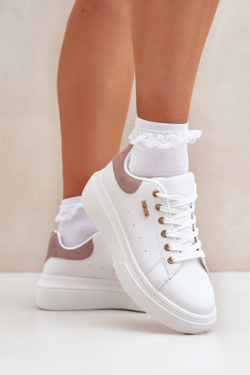 Chaussures modèle baskets Féminin avec une plateforme en cuir écologique couleur blanche Lelandine Chaussures modèle baskets Féminin avec une plateforme en cuir écologique couleur blanche Lelandine