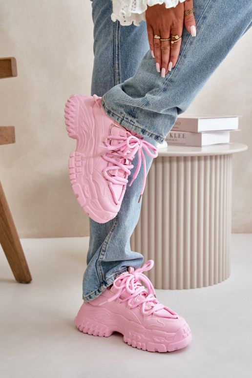 Bottines effet verni isolées avec...