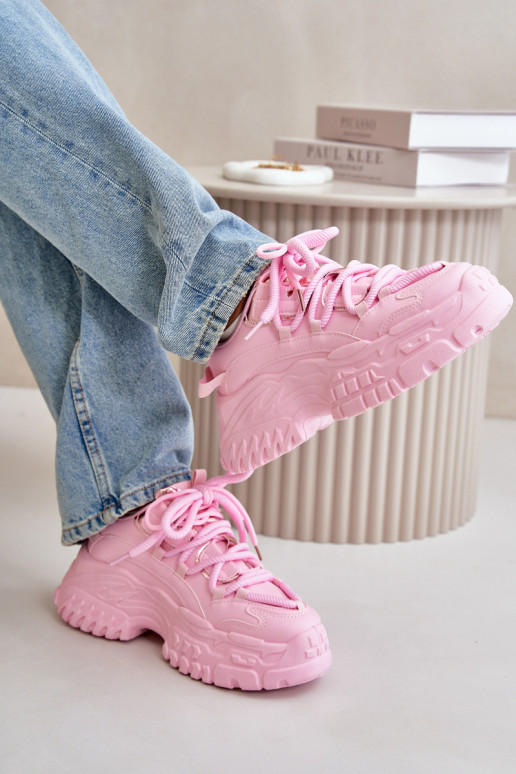 Bottines effet verni isolées avec...