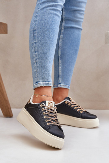 Chaussures modèle baskets avec une plateforme Avec des décorationsi SznuróÀkami couleur noire Fonetha