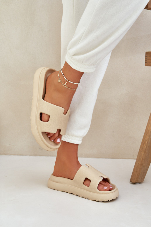 Pantoufles légères Chaussons Avec découpes beige Neladith Pantoufles légères Chaussons Avec découpes beige Neladith