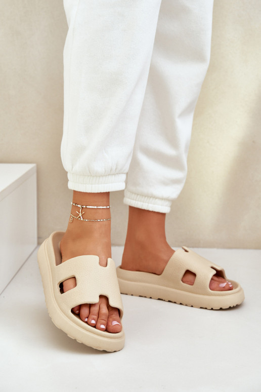 Pantoufles légères Chaussons Avec découpes beige Neladith Pantoufles légères Chaussons Avec découpes beige Neladith