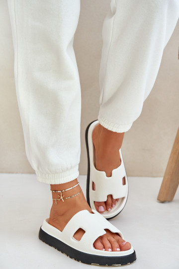 Pantoufles légères Chaussons Avec découpes couleur blanche Neladith