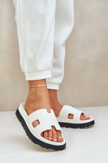 Pantoufles légères Chaussons Avec découpes couleur blanche Neladith 2