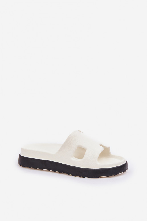 Pantoufles légères Chaussons Avec découpes couleur blanche Neladith Pantoufles légères Chaussons Avec découpes couleur blanche Neladith