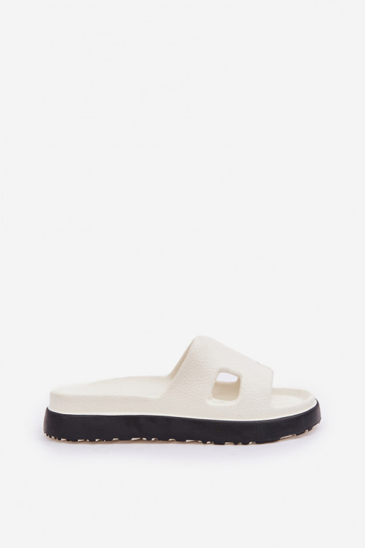 Pantoufles légères Chaussons Avec découpes couleur blanche Neladith Pantoufles légères Chaussons Avec découpes couleur blanche Neladith