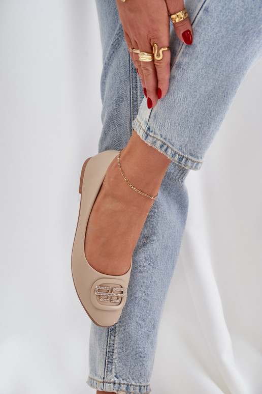 Ballerines Sur une semelle plate avec des ornements beige Ainoria Ballerines Sur une semelle plate avec des ornements beige Ainoria