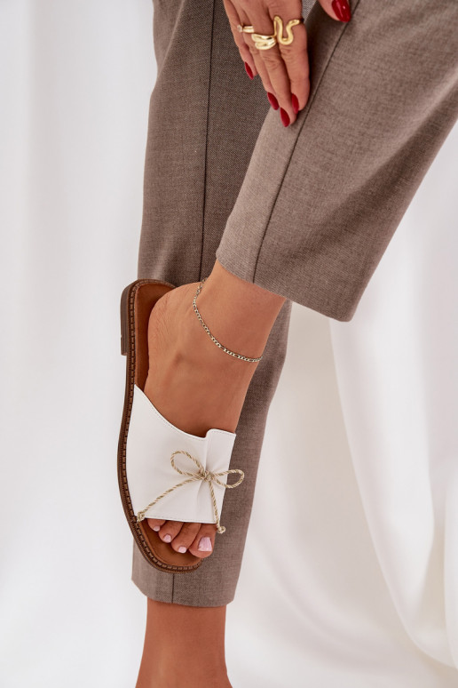 Chaussons Sur une semelle plate décorer Kokardką couleur blanche Deonelis Chaussons Sur une semelle plate décorer Kokardką couleur blanche Deonelis