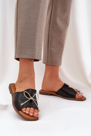 Chaussons Sur une semelle plate décorer Kokardką couleur noire Deonelis 2