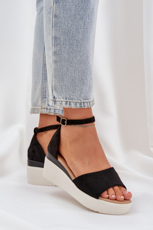 Sandales légères avec une plateforme I Subtilm Koturnie couleur noire Gillifia Sandales légères avec une plateforme I Subtilm Koturnie couleur noire Gillifia