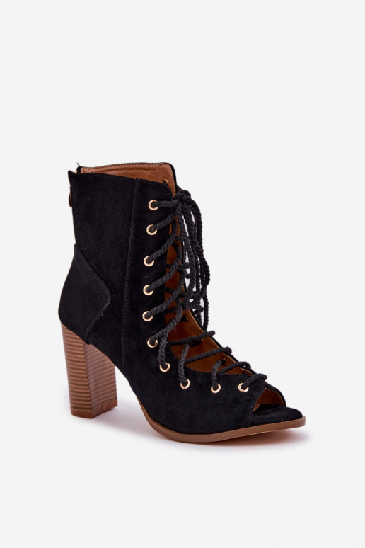 des sandales avec des talons avec une botte I Laçagem couleur noire Ivelseki des sandales avec des talons avec une botte I Laçagem couleur noire Ivelseki