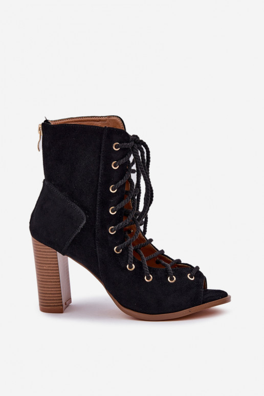 des sandales avec des talons avec une botte I Laçagem couleur noire Ivelseki des sandales avec des talons avec une botte I Laçagem couleur noire Ivelseki