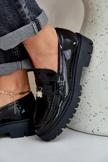 Mocassins laqués Féminin Z Przypinką Nounours couleur noire DANSulinea