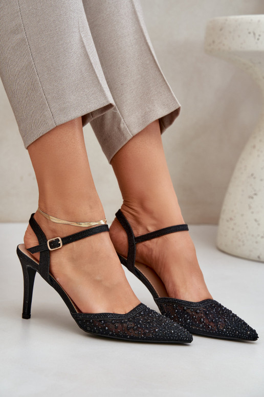 Décoré chaussures à talons hauts avec un talon ouvert couleur noire Activénadra