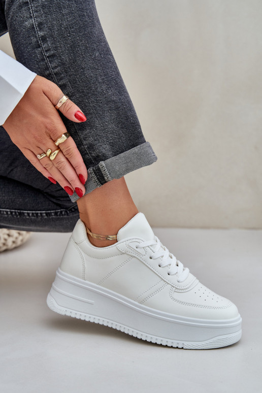 Baskets classiques en cuir écologique avec une plateforme couleur blanche Dorreia