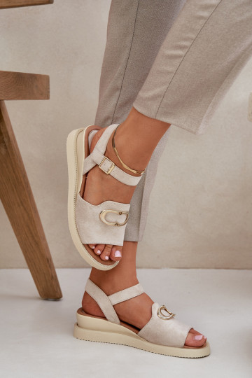 Sandales pour femmes avec une plateforme avec des ornements beige Salianes