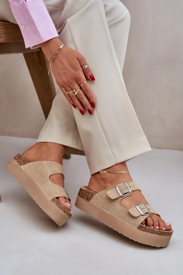 Pantoufles pour femmes avec une plateforme avec boucles beige Aramia