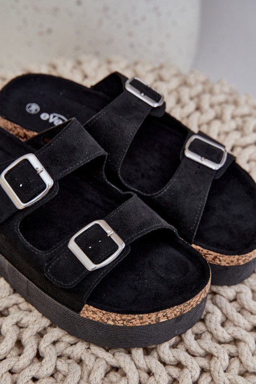 Pantoufles pour femmes avec une plateforme avec boucles couleur noire Aramia