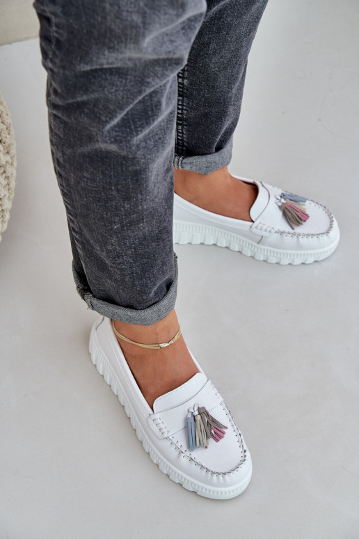 Peau mocassins pour femmes avec des franges avec une plateforme I Koturnie couleur blanche Eleazetta