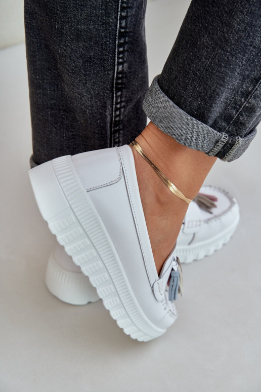 Peau mocassins pour femmes avec des franges avec une plateforme I Koturnie couleur blanche Eleazetta