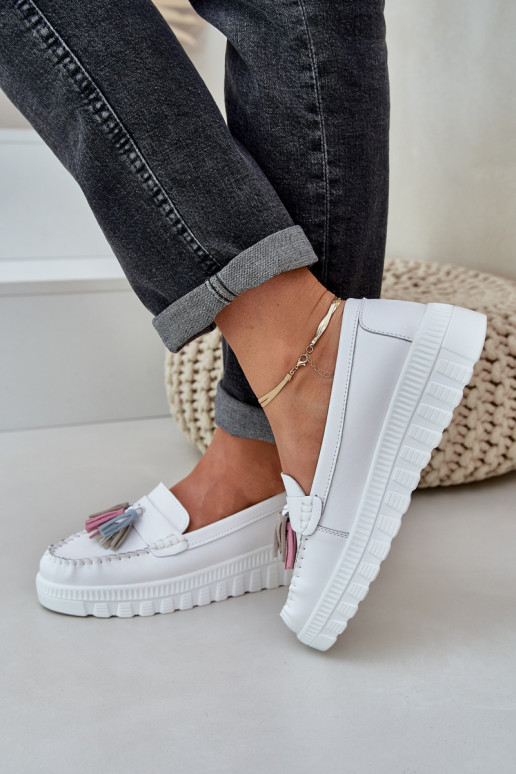 Peau mocassins pour femmes avec des franges avec une plateforme I Koturnie couleur blanche Eleazetta