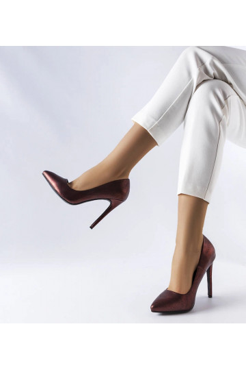 Escarpins rouges brillants... 2