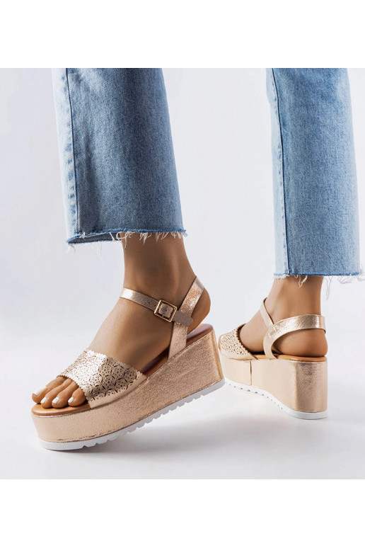 Sandales à plateforme ajourées dorées...