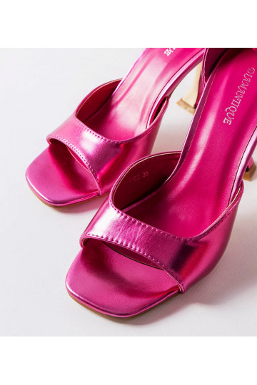 Sandales à talons hauts et... 2