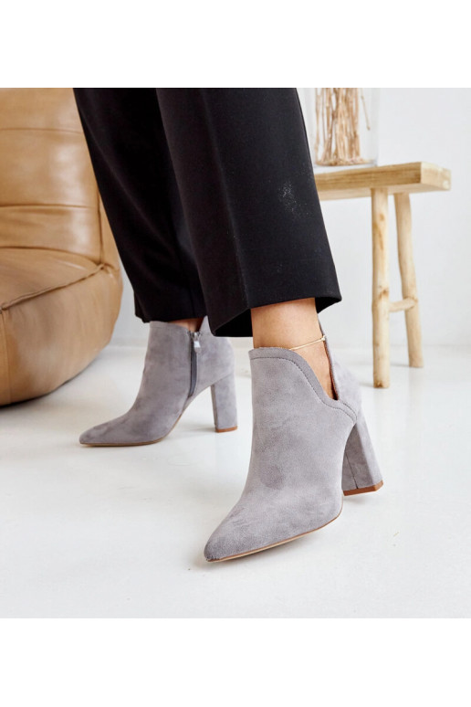 Bottines à talons asymétriques grises...