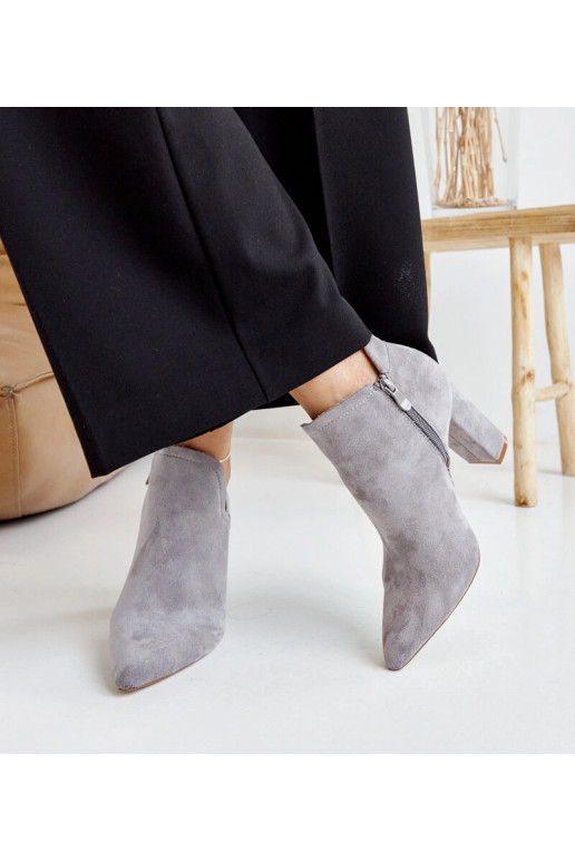 Bottines à talons asymétriques grises...