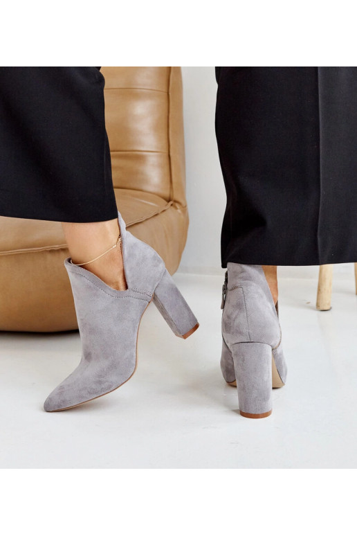 Bottines à talons asymétriques grises...