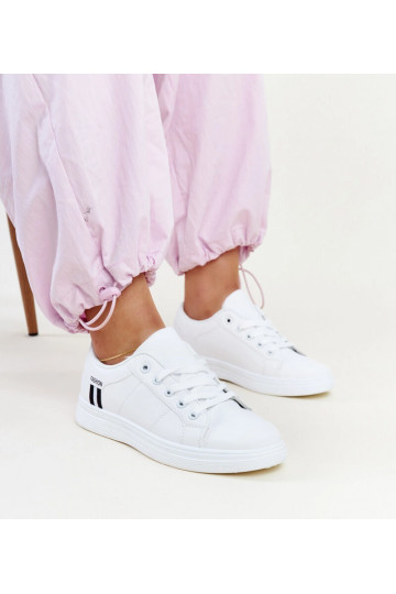 Baskets blanches à lacets...