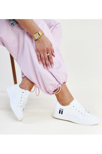 Baskets blanches à lacets... 2